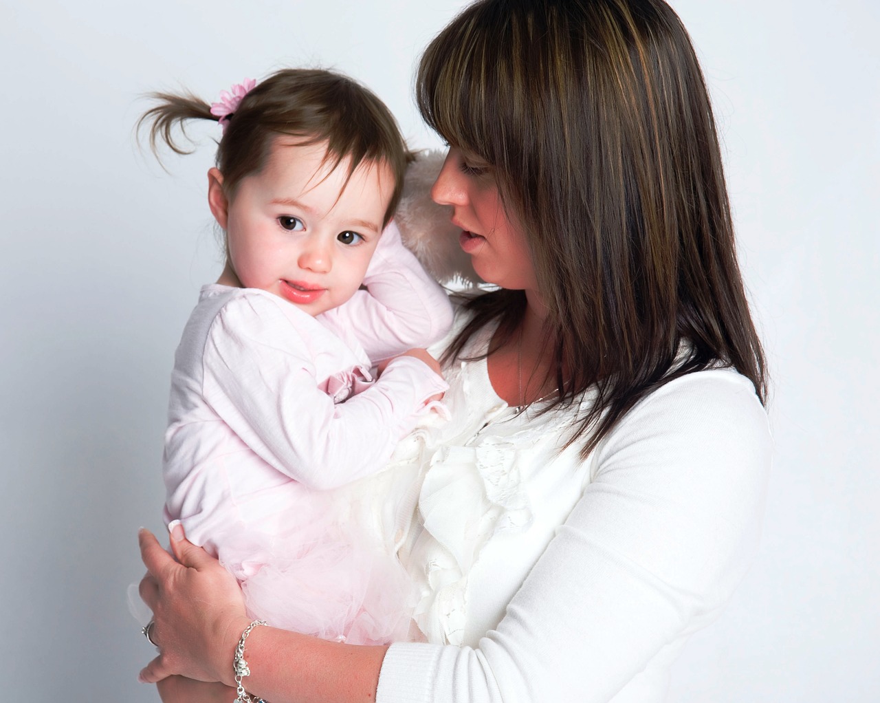 Butterfly Beginnings Counseling play therapy in Davenport shows image of mom and child