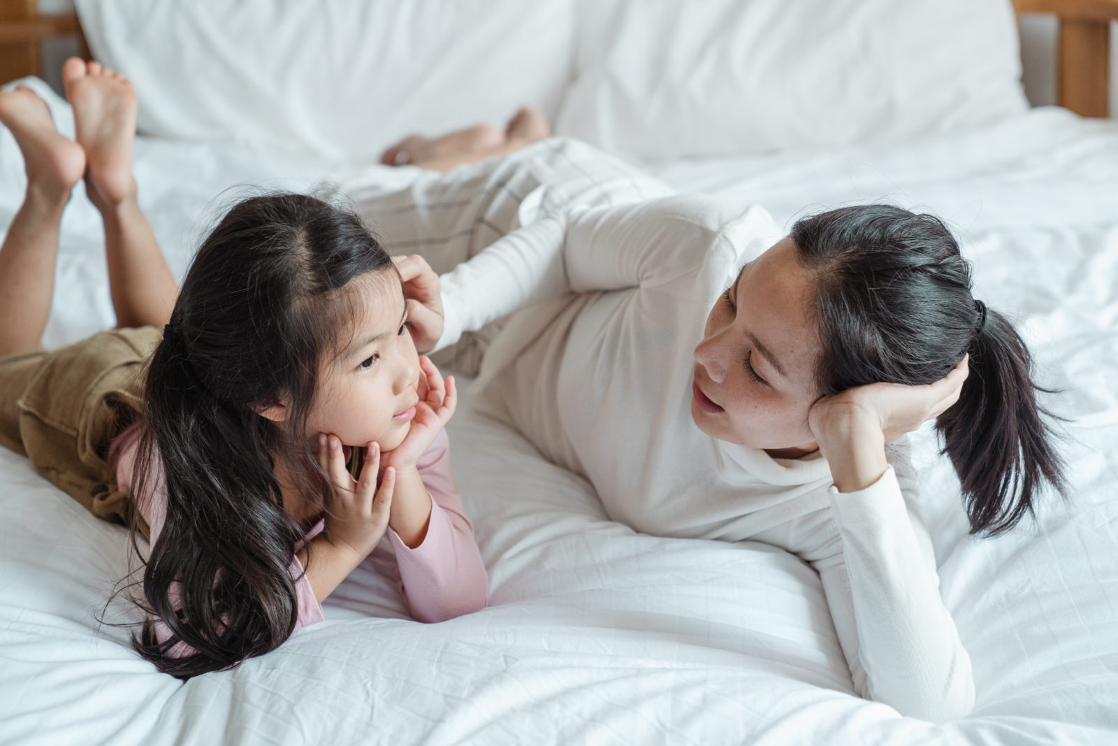 Butterfly Beginnings Counseling play therapy in Davenport shows mom and kid talking